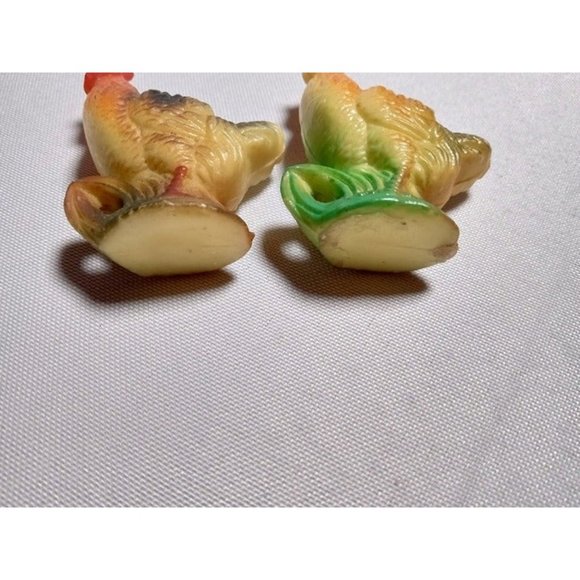 Vintage‎ 2 Inch Tall Roosters Made In Hong Kong Lot of 2 (9a3) - Picture 4 of 4